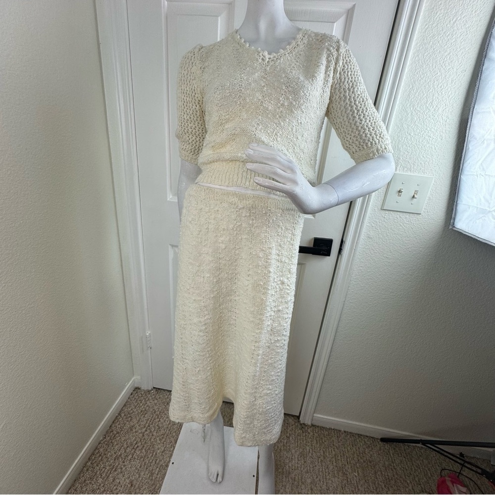 MARISA CHRISTINA VINTAGE V-neck henley sweater With Same Brand Skirt. G14